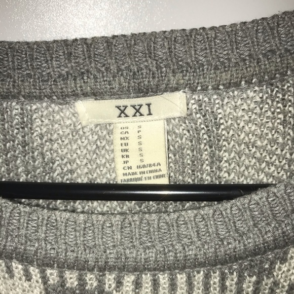 👑 (3 for $15) Sweater - Picture 3 of 3